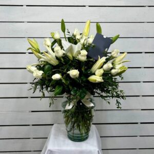 Jarrón 24 Rosas Blancas y Lilys