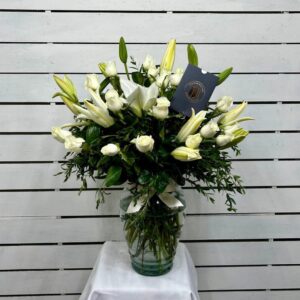 Jarrón 24 Rosas Blancas y Lilys